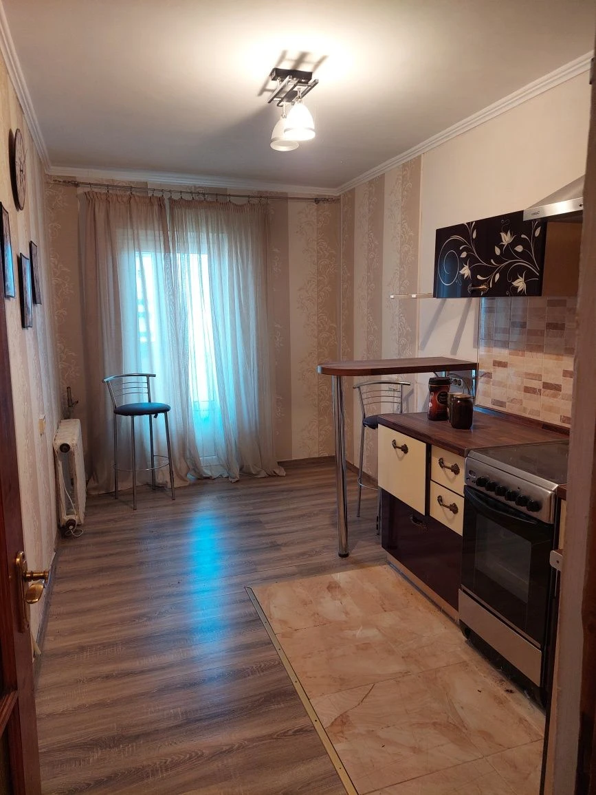 For Sale: 3-room apartment, Solnechnaya Street