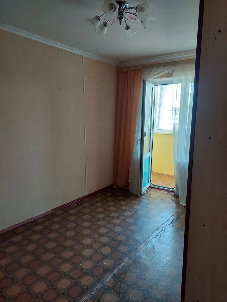 For Sale: 3-room apartment, Solnechnaya Street