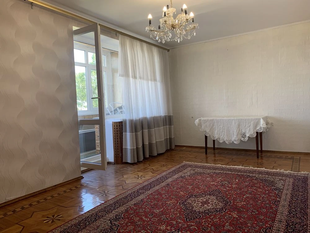 For Sale: 3-room apartment on Solnechnaya