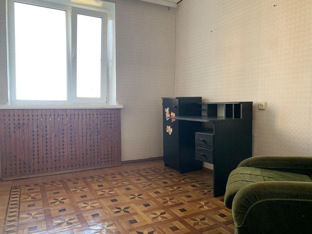 For Sale: 3-room apartment on Solnechnaya