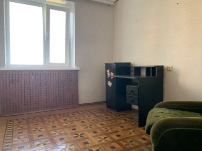 For Sale: 3-room apartment on Solnechnaya