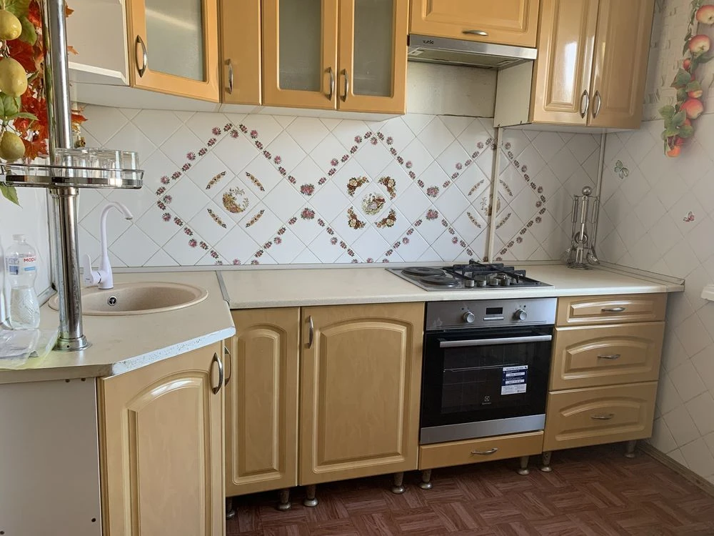 For Sale: 3-room apartment on Solnechnaya