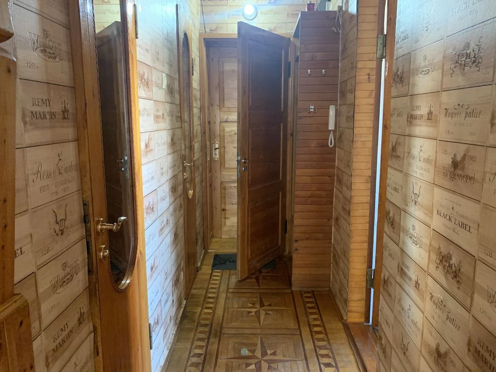 For Sale: 3-room apartment on Solnechnaya