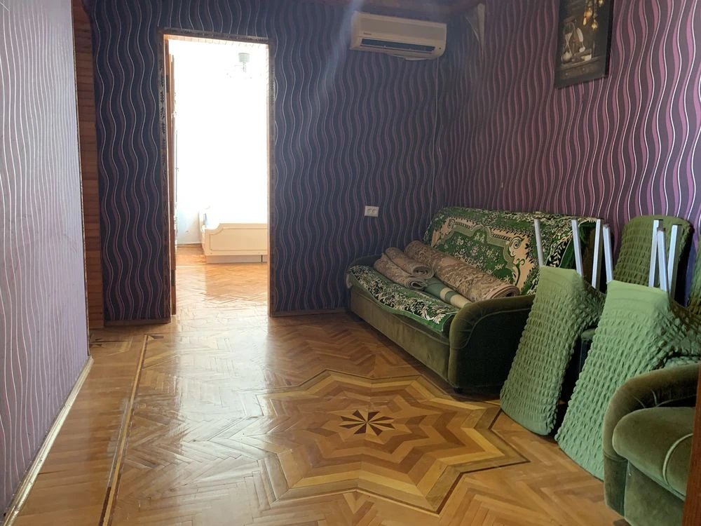 For Sale: 3-room apartment on Solnechnaya