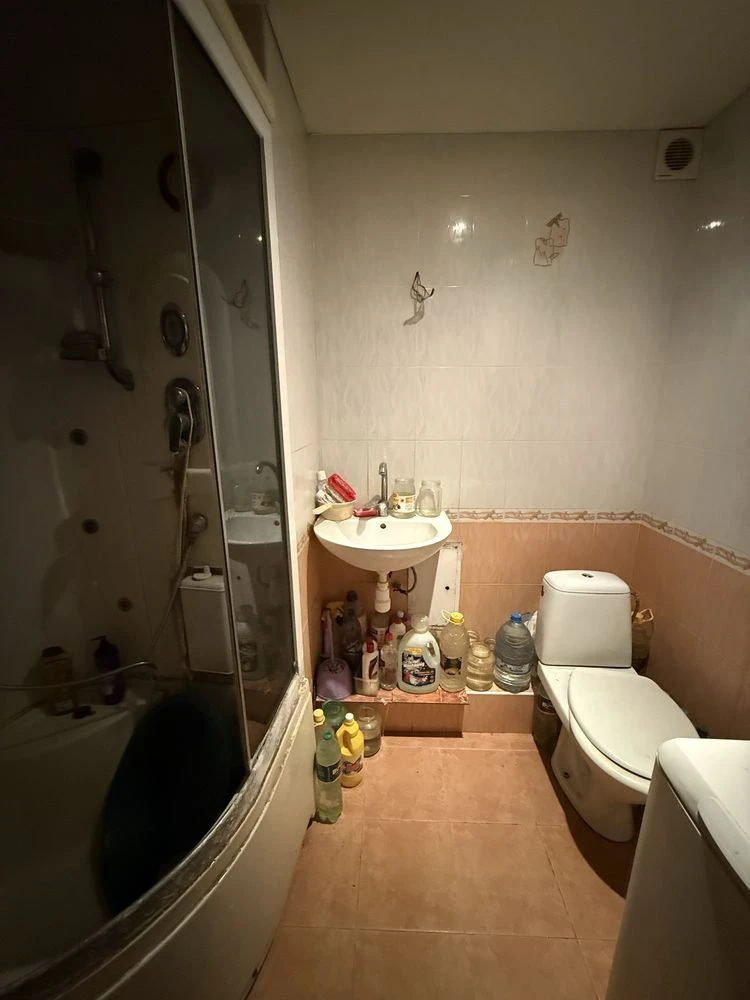Продається 3-кімнатна квартира на Провальській вулиці