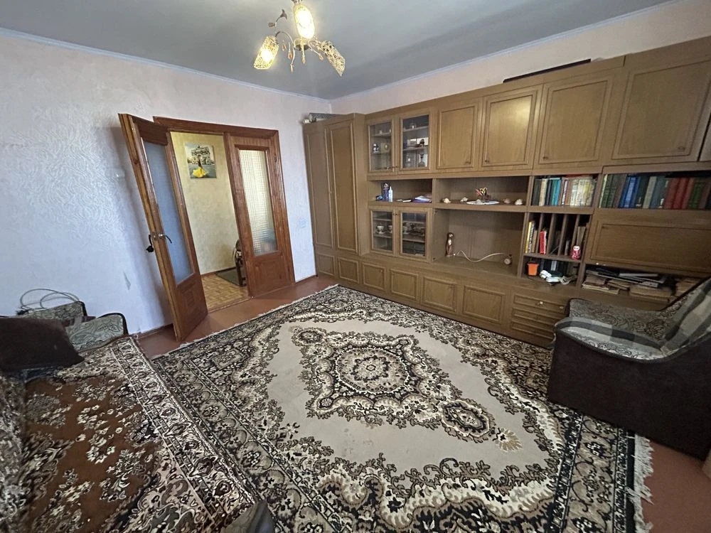 For sale: 3-room apartment on ul. Nezalezhnosti (Kalinin)
