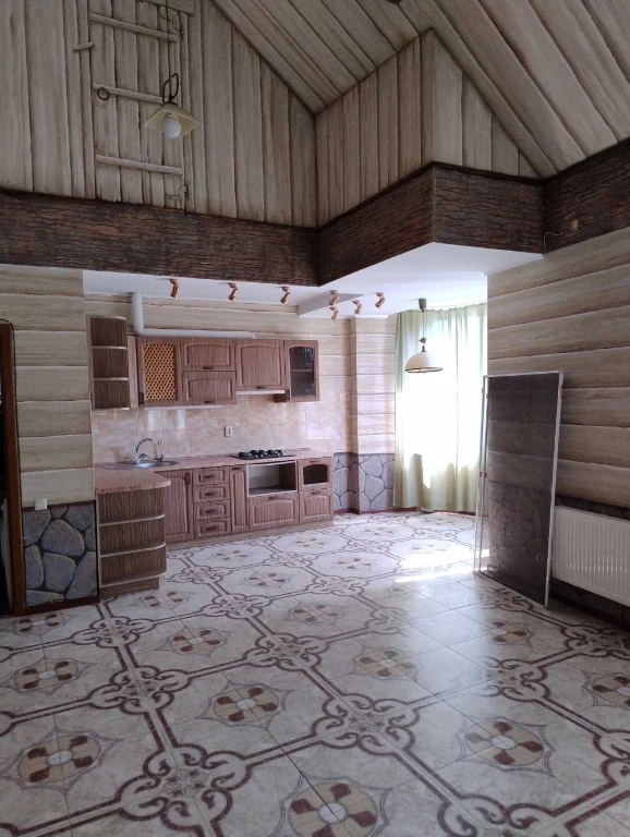 продам 2-х ком.квартиру (студия) центр