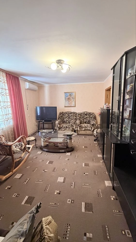 Продам 2-комнатную киевку Крепость