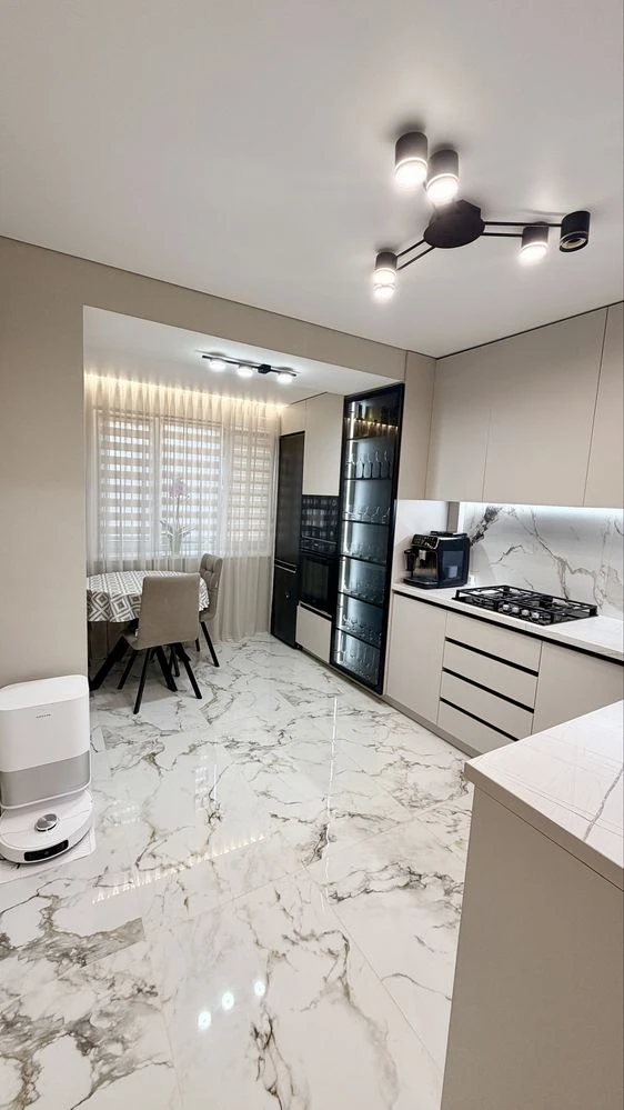 Продам 3-комнатную квартиру с дизайнерским ремонтом