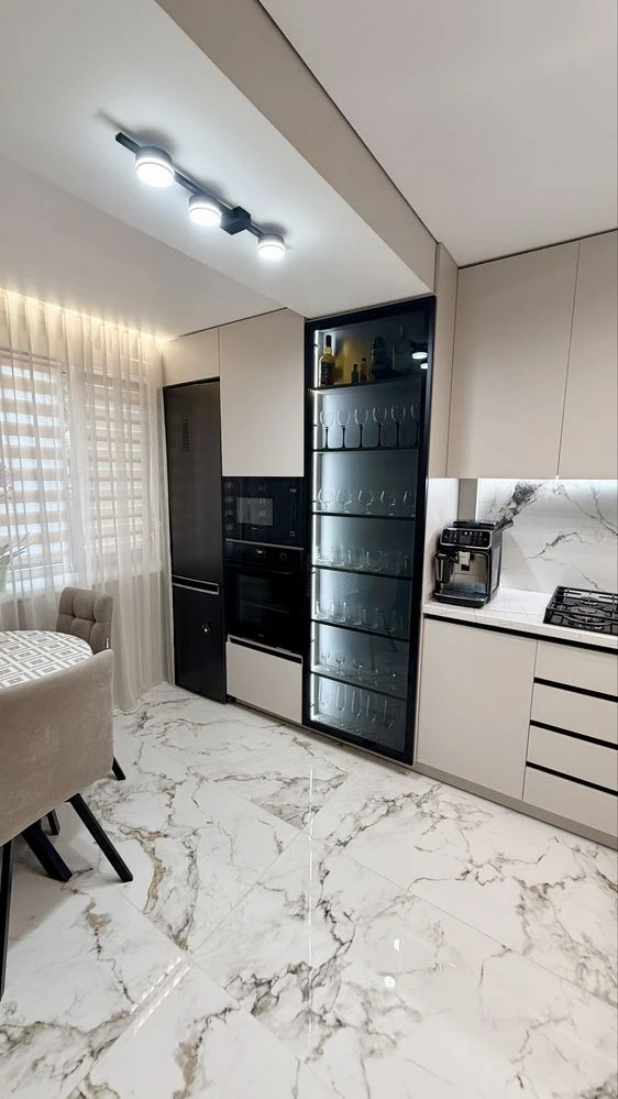 Продам 3-комнатную квартиру с дизайнерским ремонтом