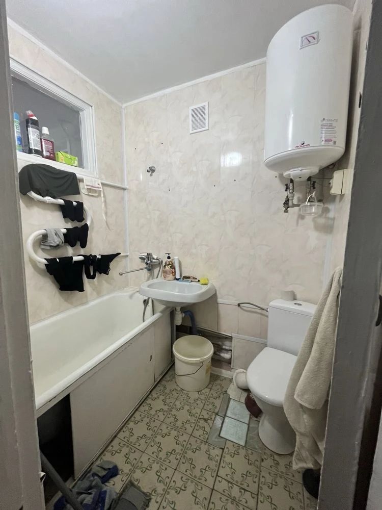 Продам 2 комнатную кишииневский прэкт центр