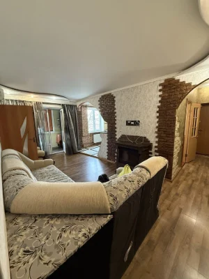 Продаеться  квартира три команты