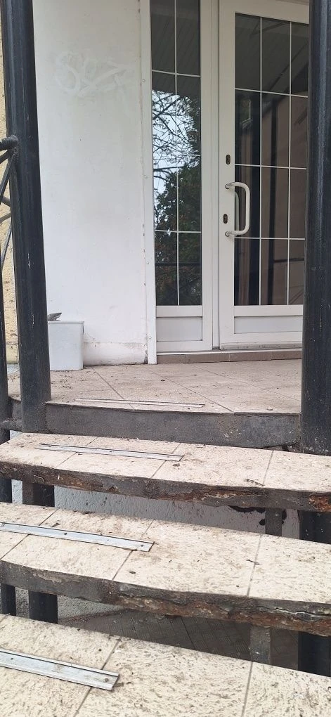 Продаж квартири на 1 поверсі