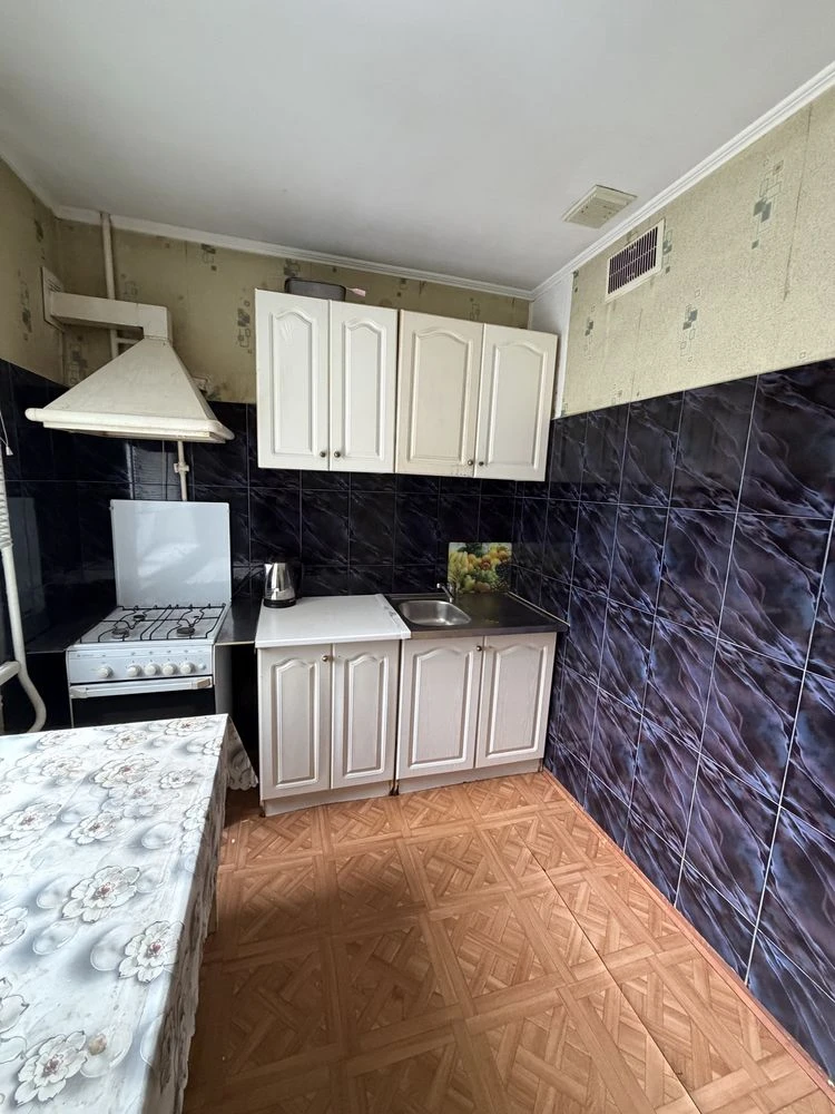 Продаж 1-кімнатна квартира (1/9) 30000$