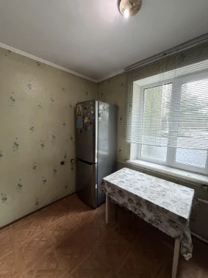 Продаж 1-кімнатна квартира (1/9) 30000$