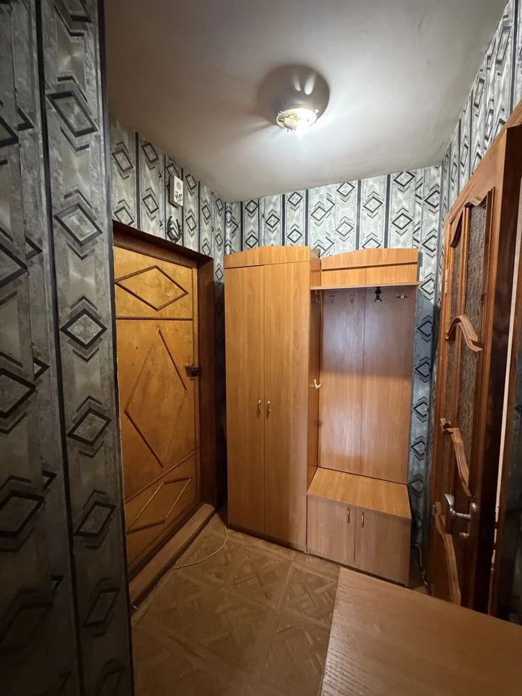 Продаж 1-кімнатна квартира (1/9) 30000$