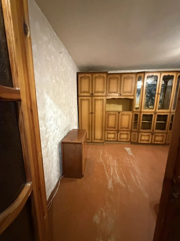 Продаж 1-кімнатна квартира (1/9) 30000$