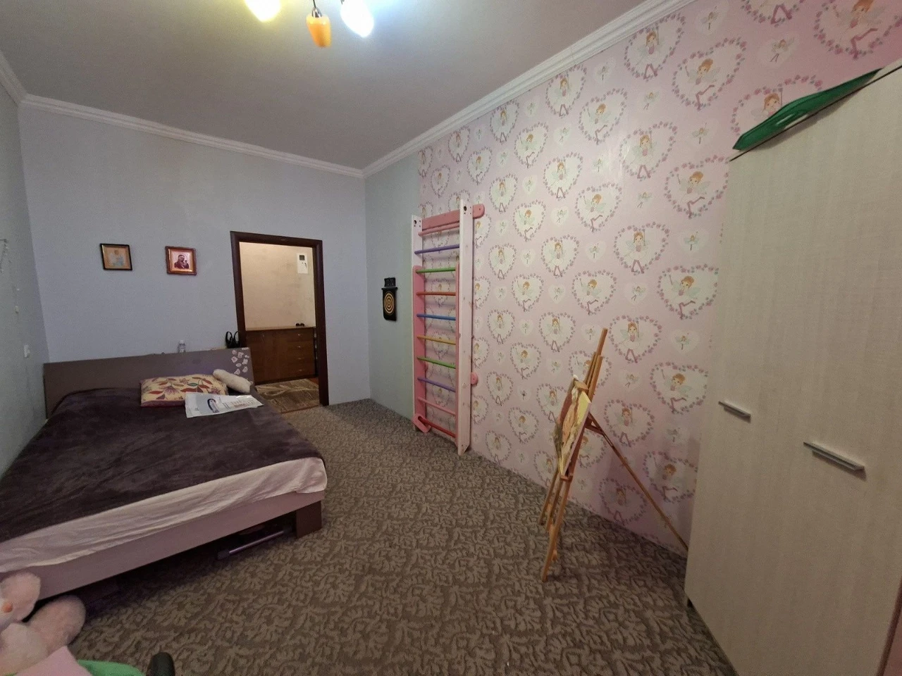 Продається 2-кімнатна квартира в новому будинку біля моря, ремонт