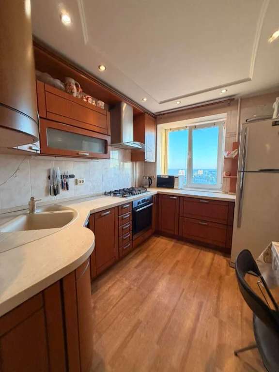 Продам 3 комнатную квартиру с красивой панорамой у моря