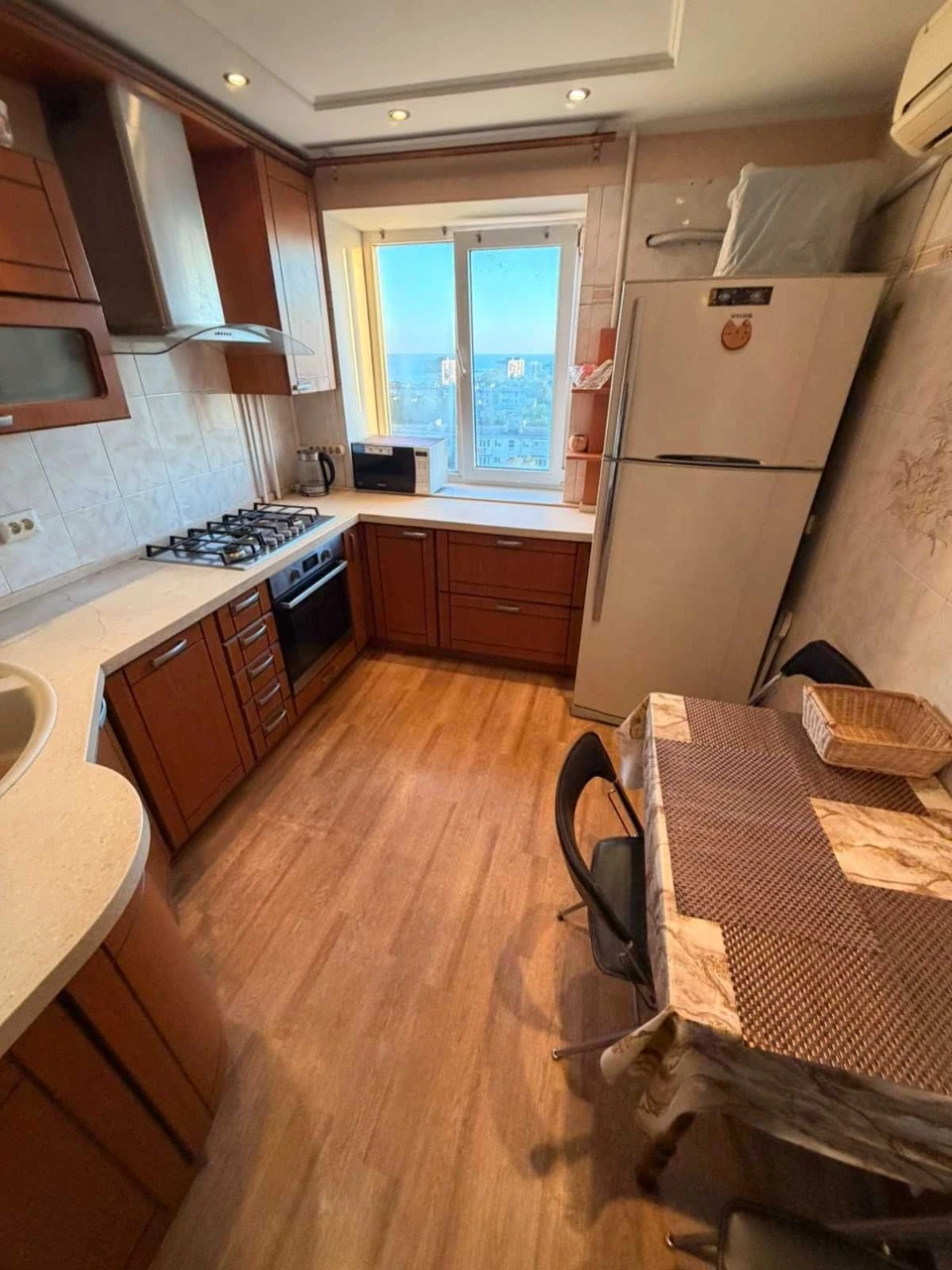 Продам 3 комнатную квартиру с красивой панорамой у моря