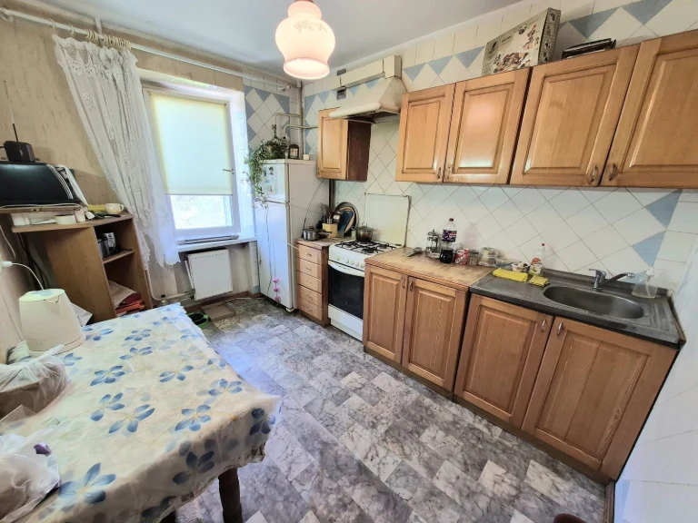 продам 4к.квартиру центр города улица Мира