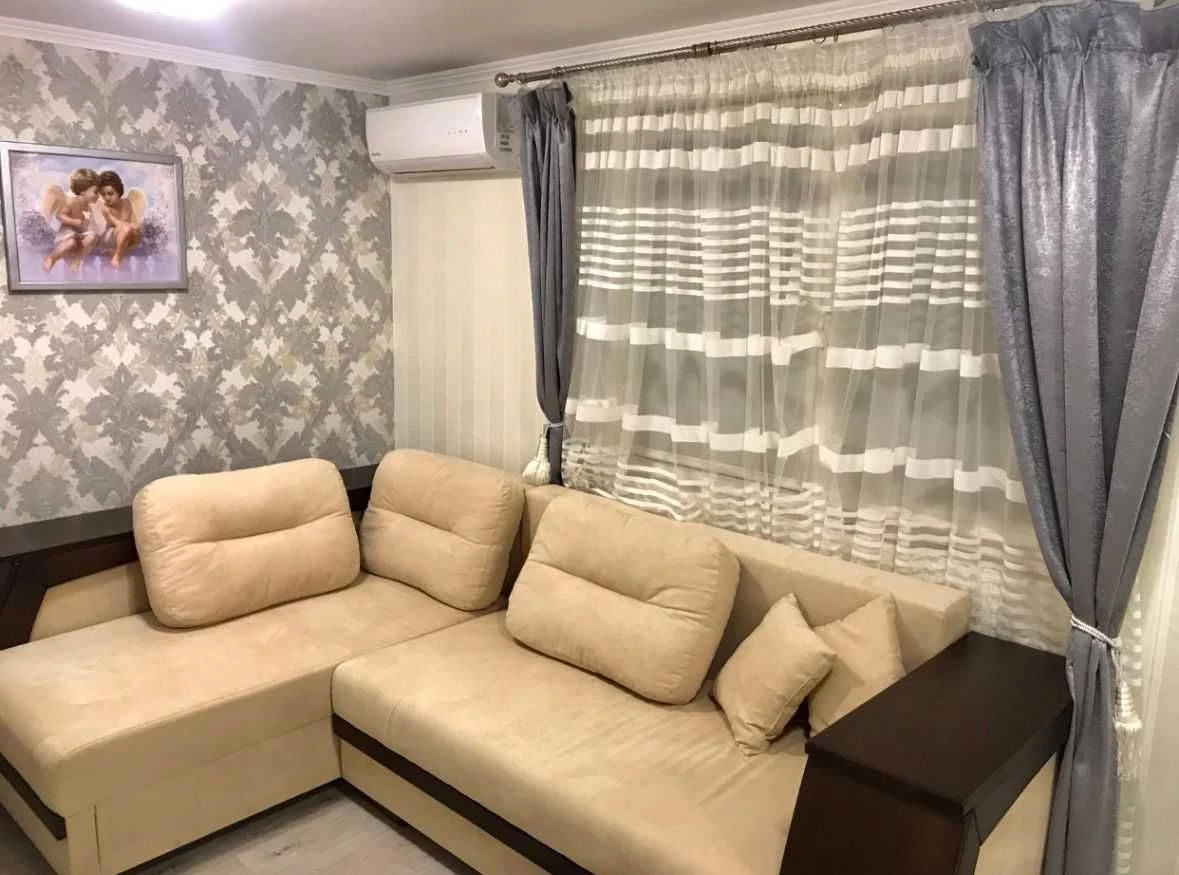 Продам 4 к.кв. перебудовану  на дві двокімнатні в Прибрежній