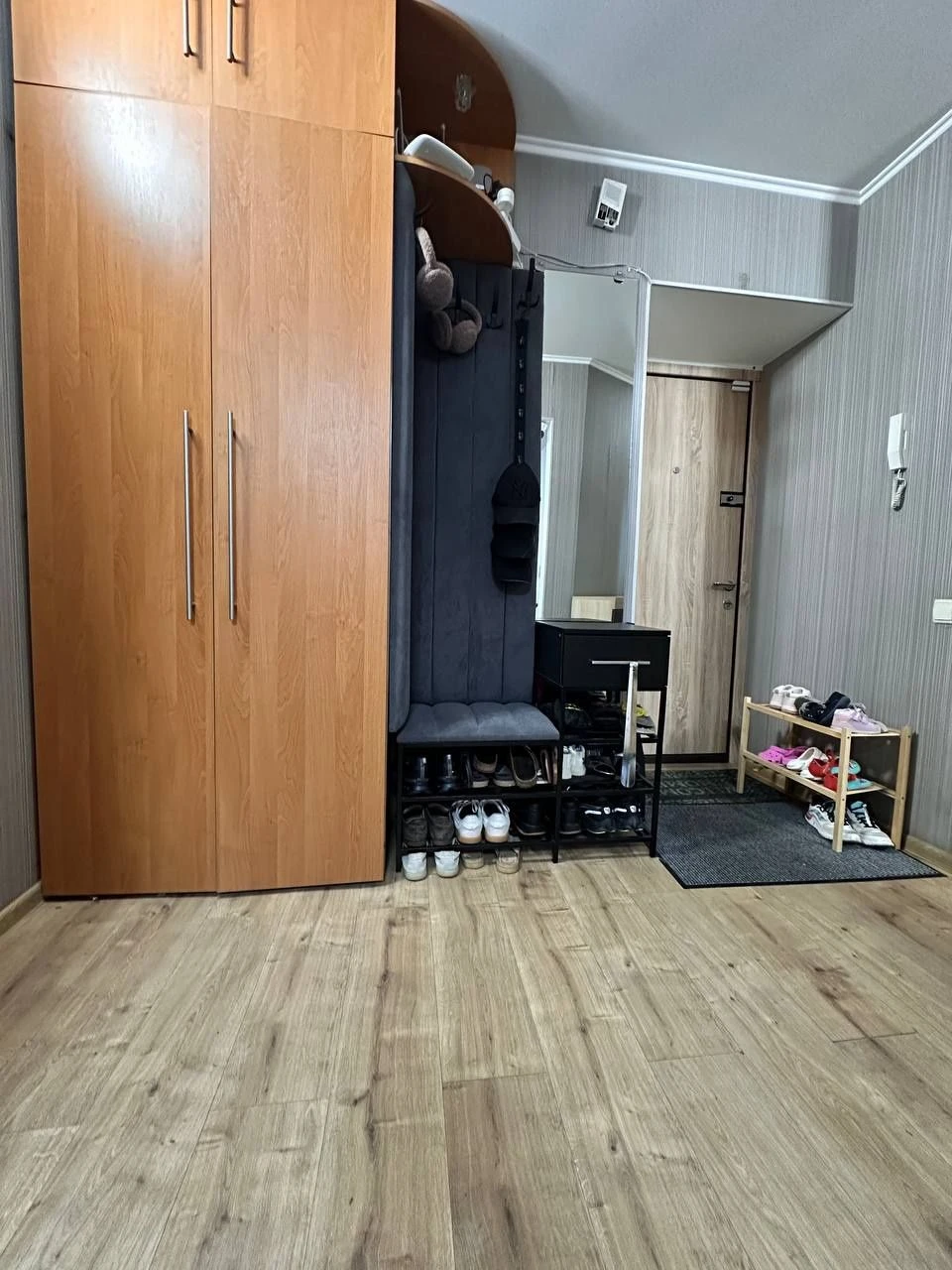 2х комнатная 2 этаж на Мира