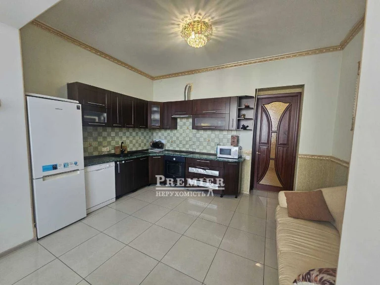 В продажу 3-кімнатна квартира