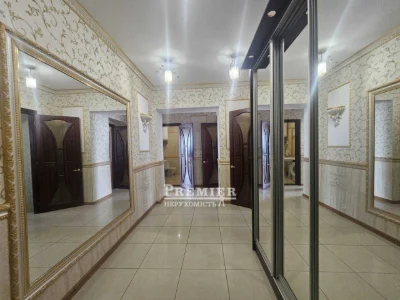 В продажу 3-кімнатна квартира