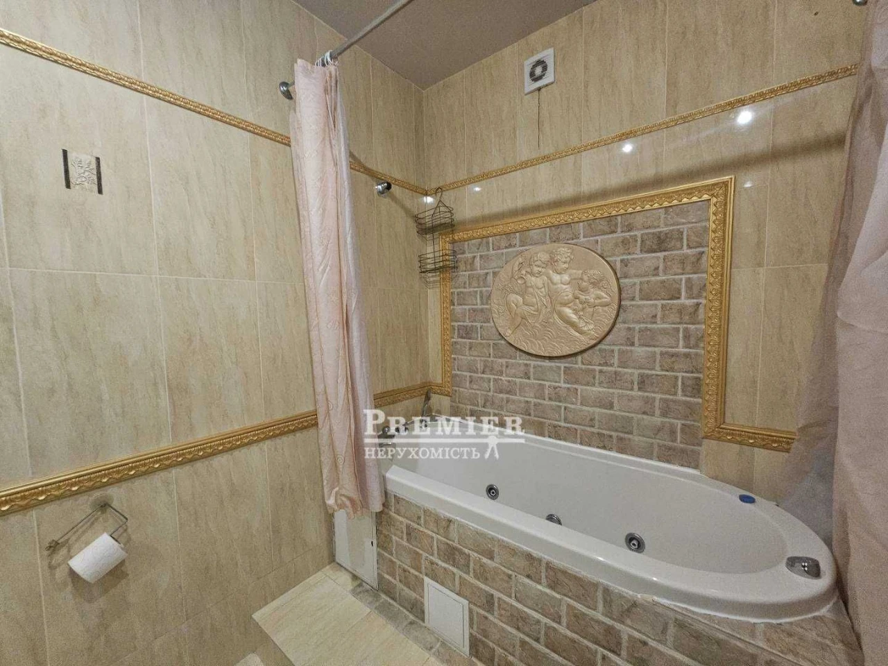 В продажу 3-кімнатна квартира