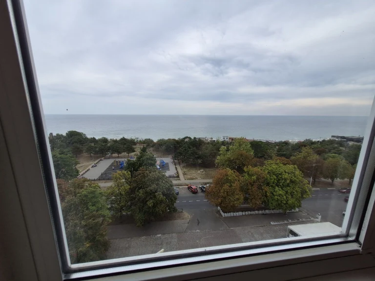 Продається 3-кімнатна квартира, вулиця Паркова море