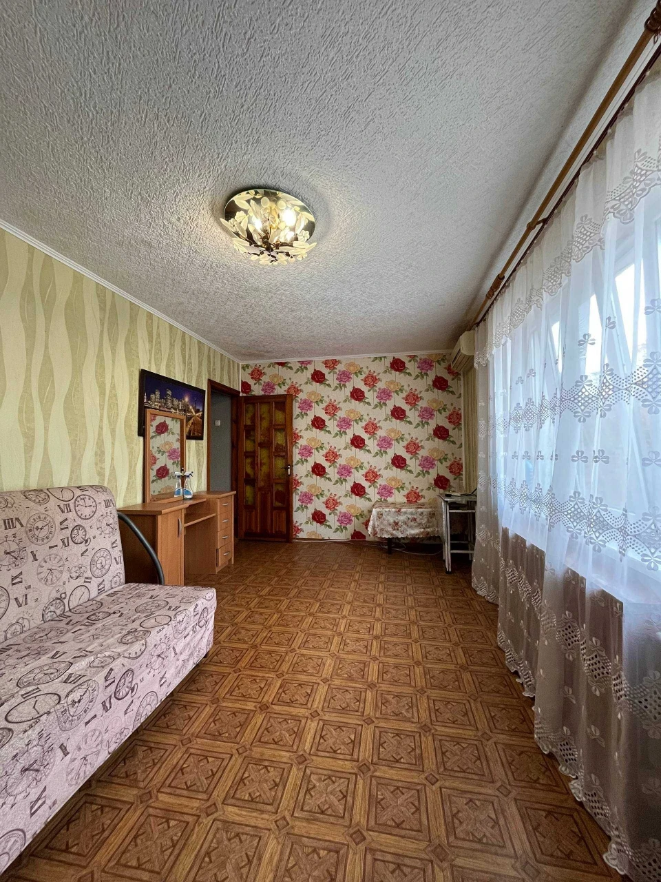 В продаже 2-комнатная квартира, центр города.