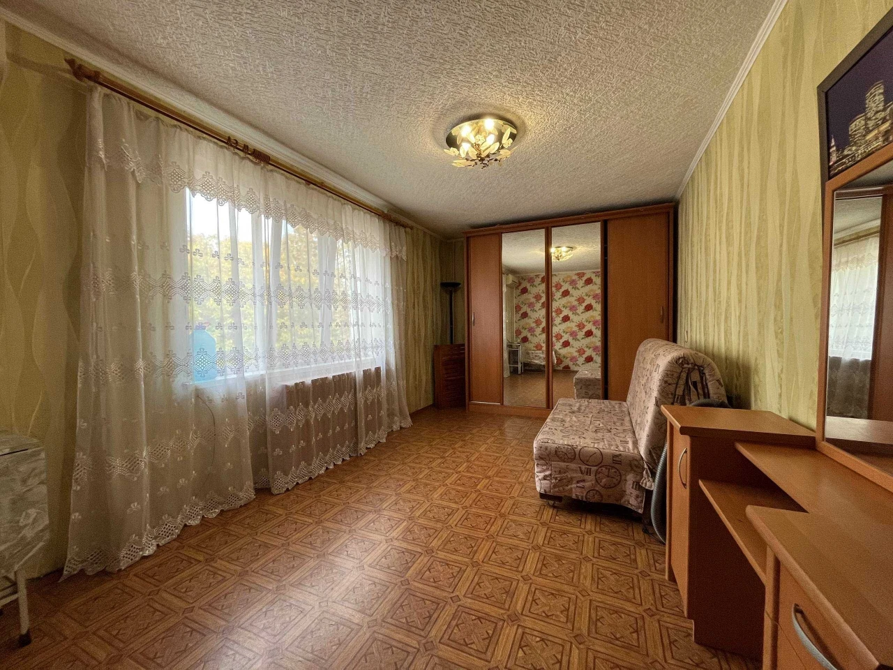В продаже 2-комнатная квартира, центр города.