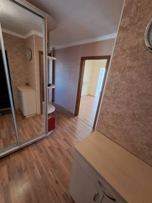 Просторна двокімнатна квартира в гарному будинку