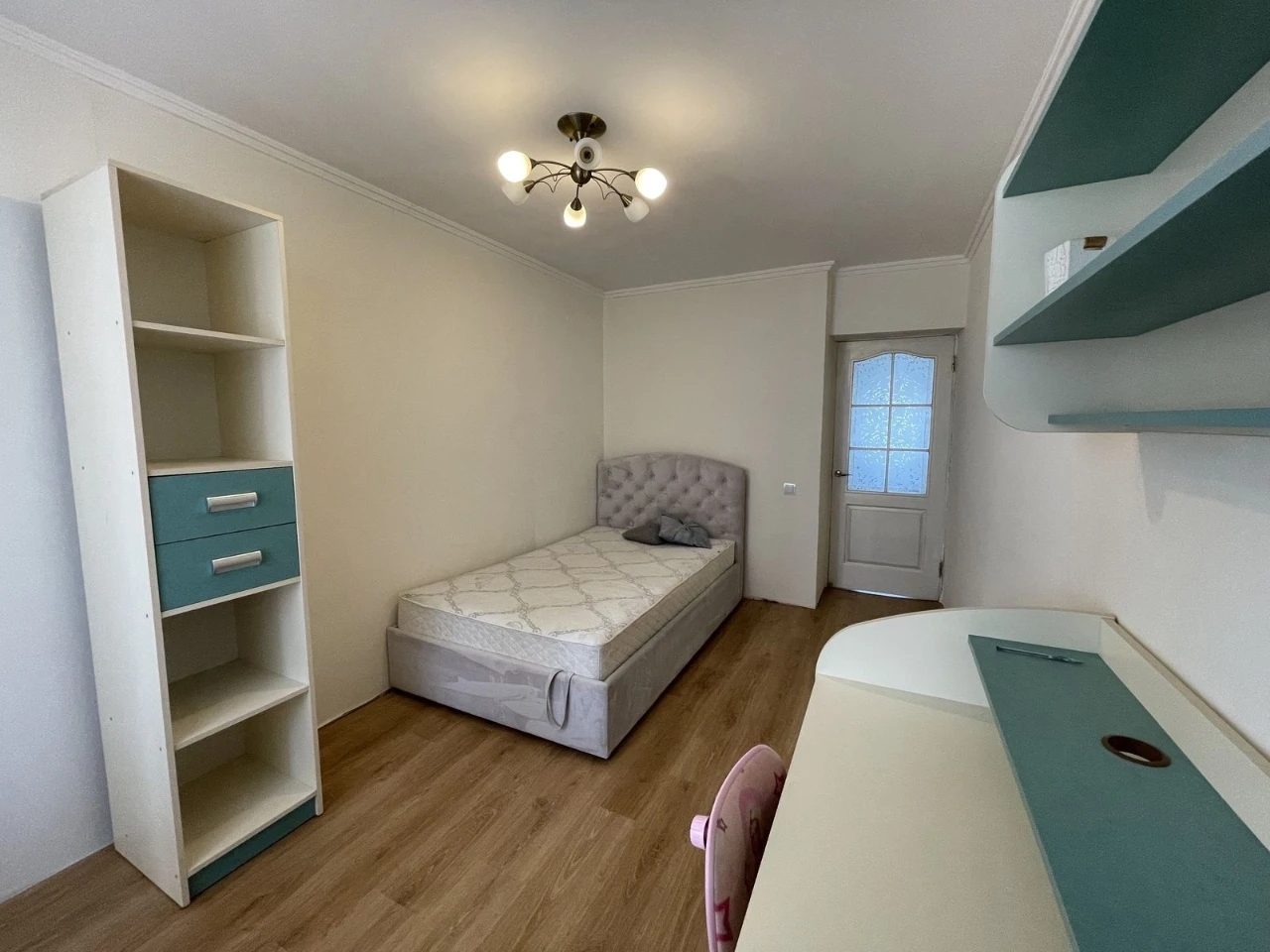 Продается 3-комнатная квартира, Черноморск