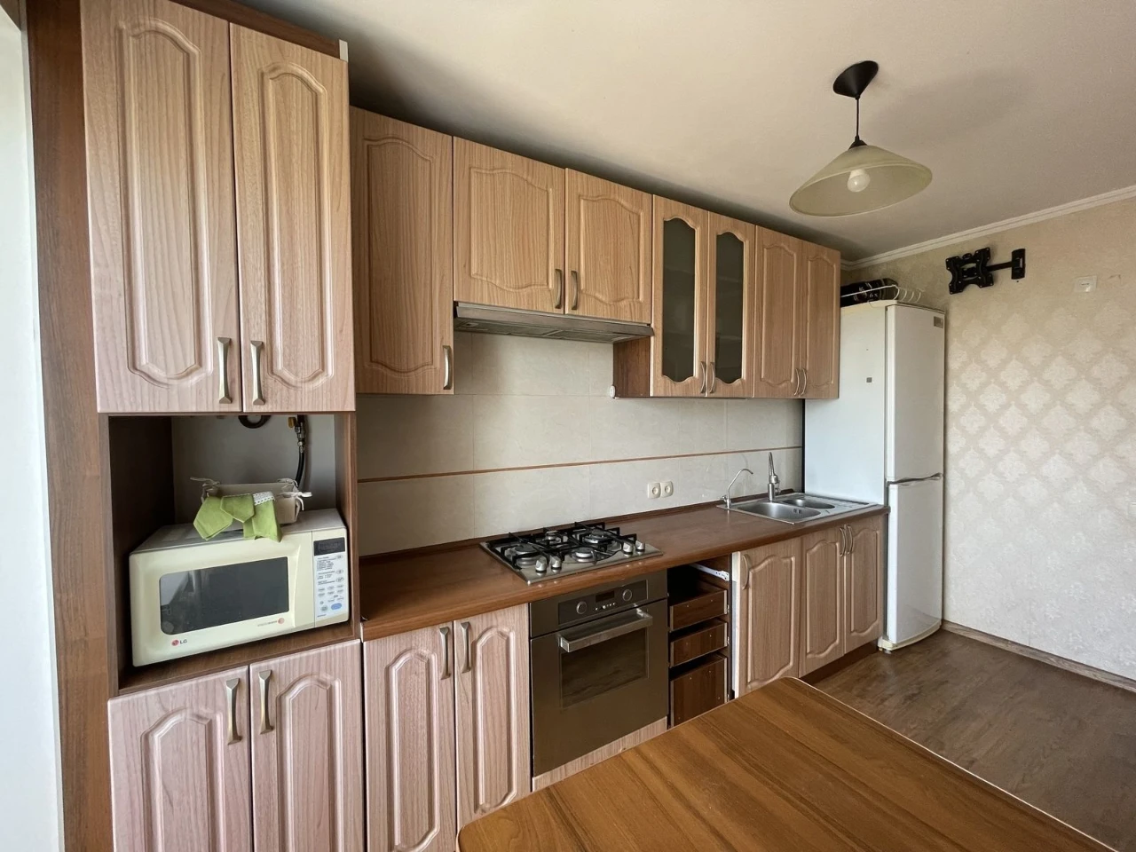 Продается 3-комнатная квартира, Черноморск
