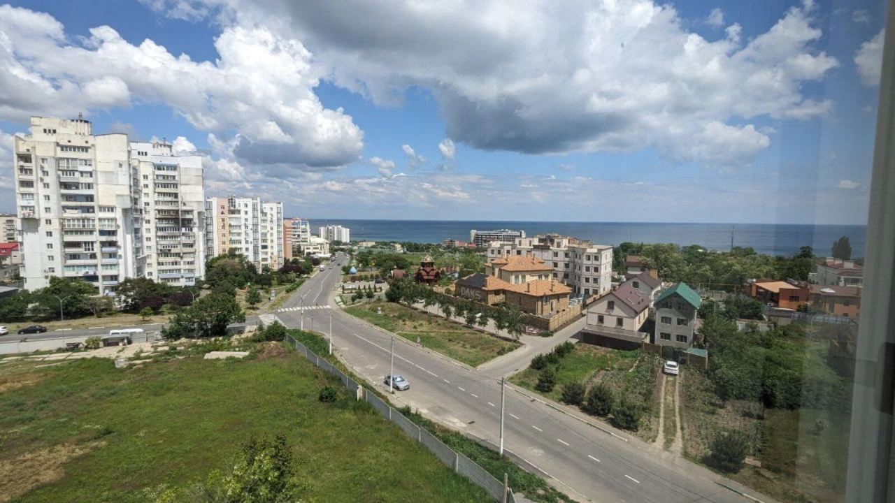 Большая трехкомнатная квартира с видом на море в 'Монолите'