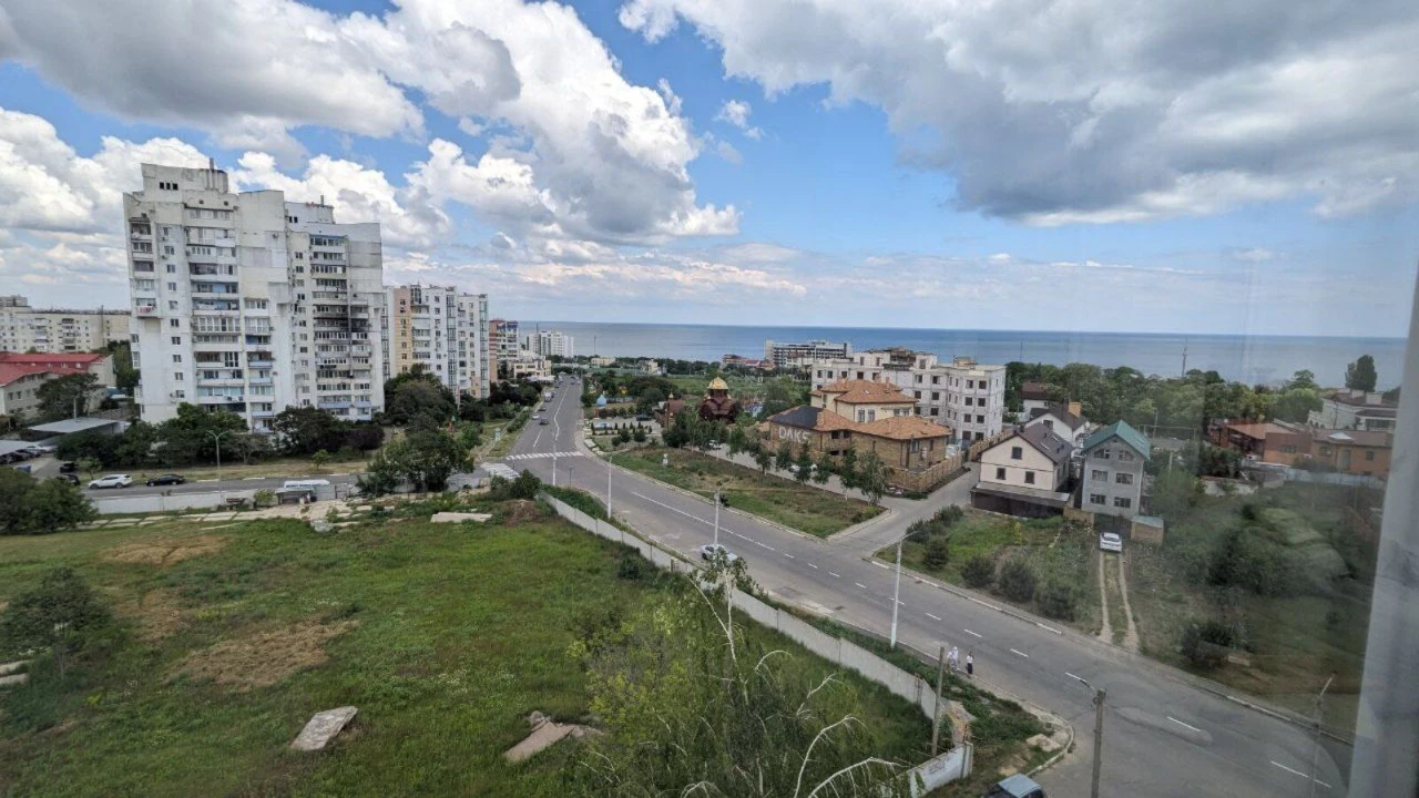 Большая трехкомнатная квартира с видом на море в 'Монолите'