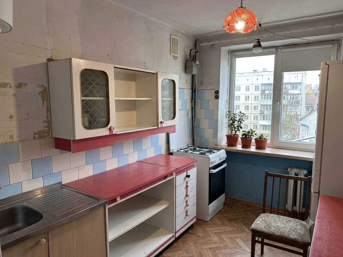 Продам 4-х кімнотну квартиру у м. Чороморск вул. Александрій