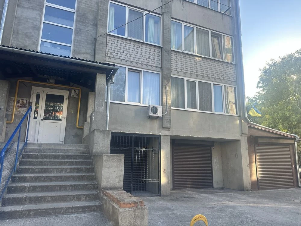 Продается 2-комнатная квартира 60 м²