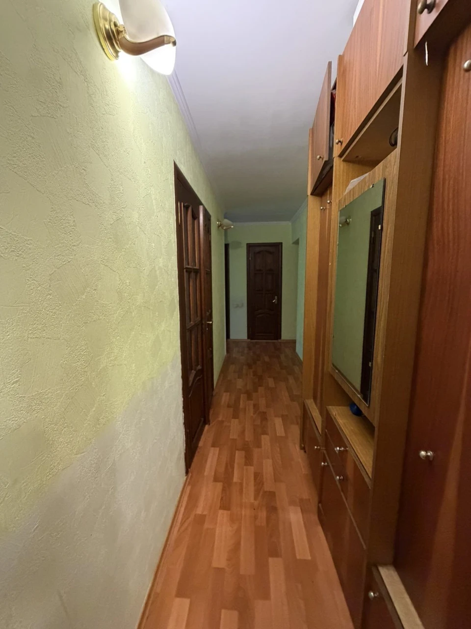 Квартира, в доме, где очень редко что-то продаётся.