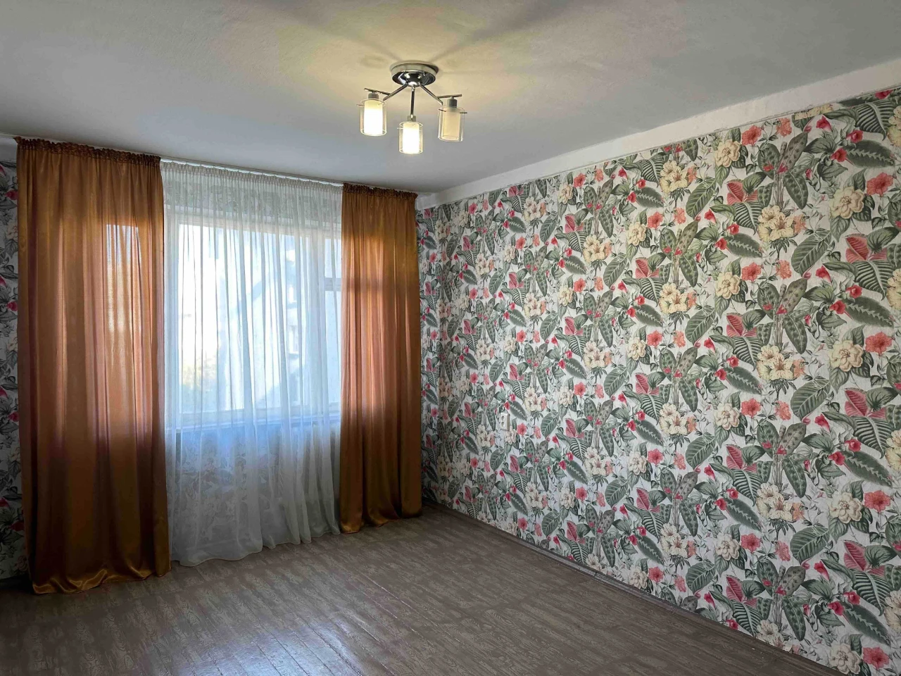 Продам 2 комнатную квартиру в 9-ти на Парусной