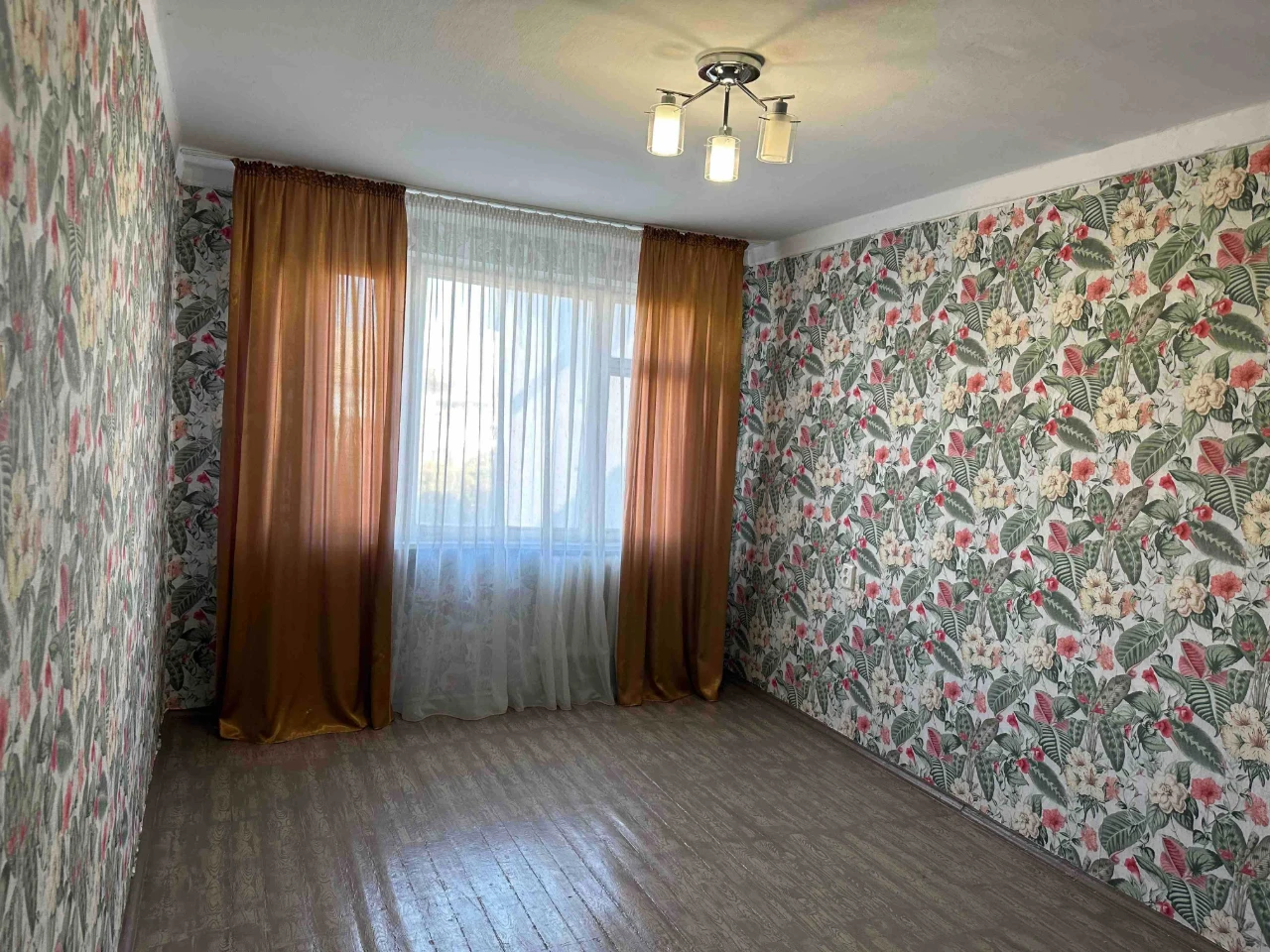 Продам 2 комнатную квартиру в 9-ти на Парусной