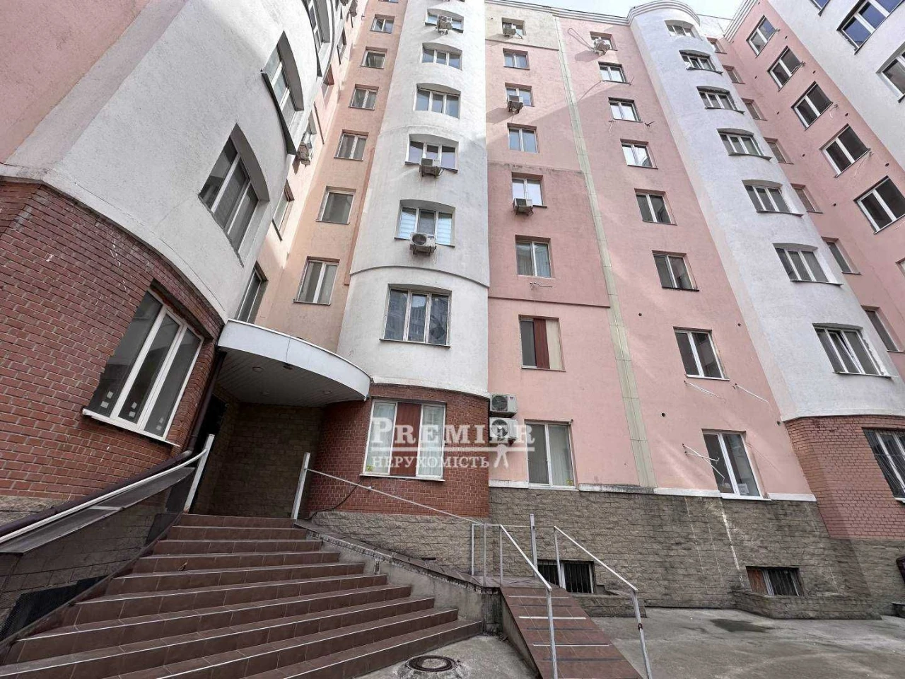 Продається 1-кімнатна квартира в новому будинку,