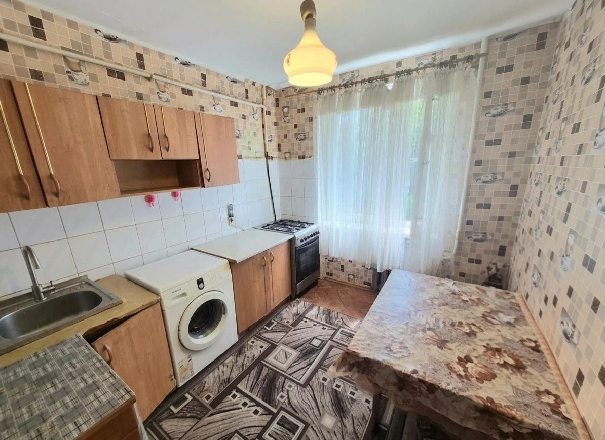 Продається 2-кімнатна квартира в центрі Чорноморська