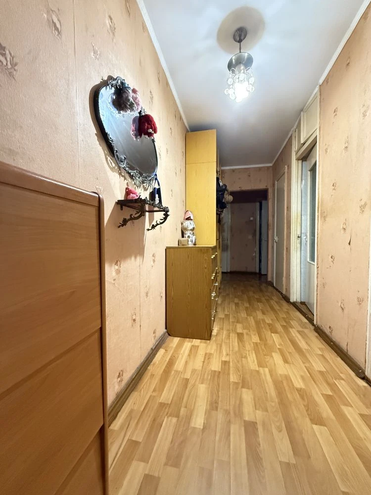 Продам 3 к квартиру  в 9 поверхоаому будинку
