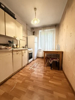 Продам 3 к квартиру  в 9 поверхоаому будинку
