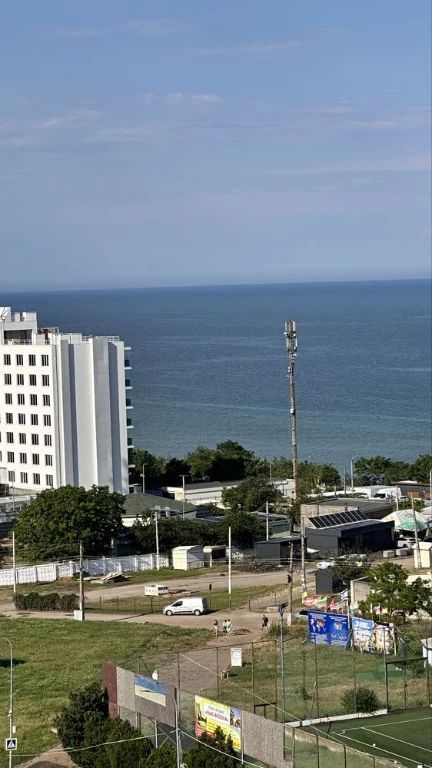 Продається 2-кімнатна квартира з прямим видом на море. Включає: Паркова