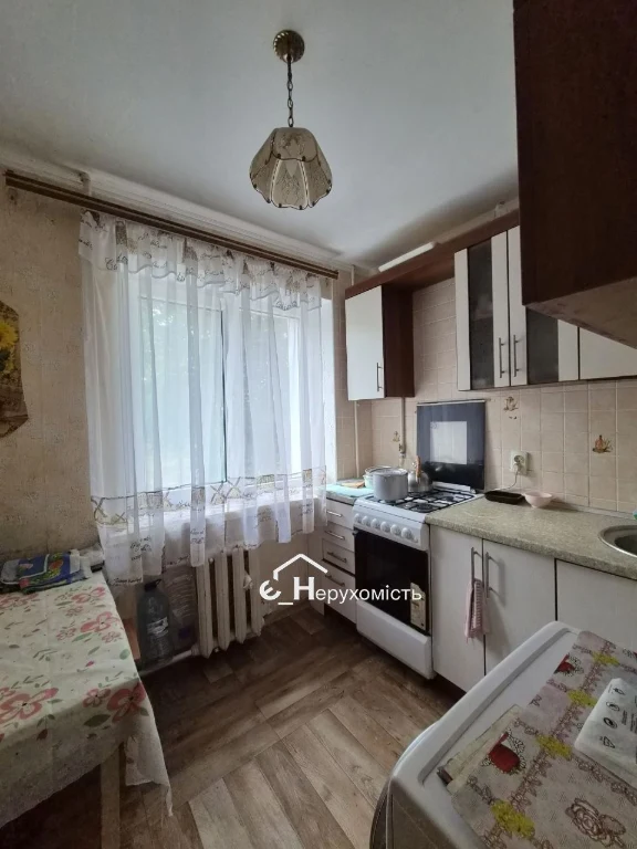 Продається 3-кімнатна квартира, Паркова вулиця.