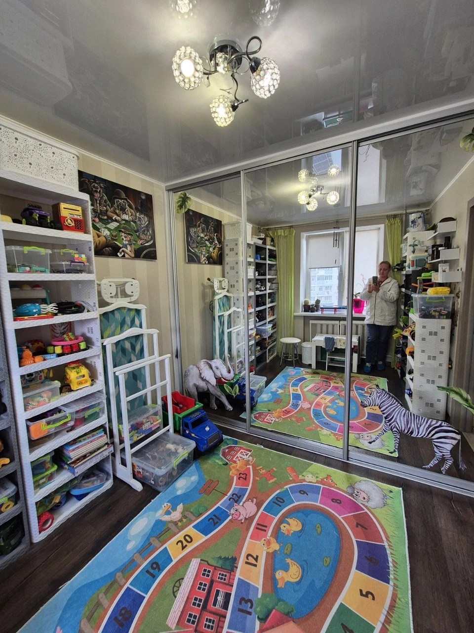 Продається велика 2-кімнатна квартира в центрі міста Черноморськ, кухня-вітальня